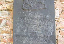 Deska s historií Zubštejna