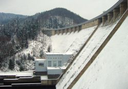 Elektrárna pod hrází