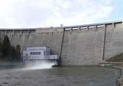 Přehrada z čelního pohledu