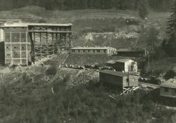 Betonárka a další budovy