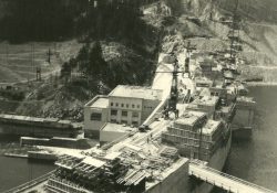 Příjezdový most ke kótě na 437 m n. m.