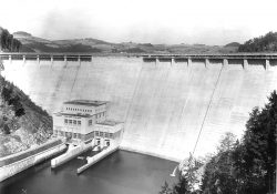 Přehrada Vír stojí