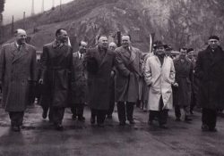 Ministr Oldřich Beran s doprovodem