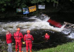 Záchranáři zkoušejí vodu