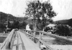 Detailní pohled na lávku na Závodí