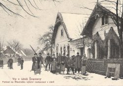 Šťastného výletní restaurace v zimě