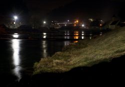 Známý noční pohled od spodního mostu